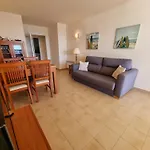 Hermoso De 2 Con Terraza Cerca De La Playa - Hisp-236-148 *