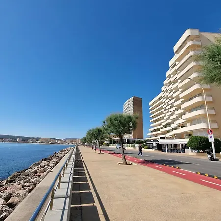 Hermoso De 2 Con Terraza Cerca De La Playa - Hisp-236-148