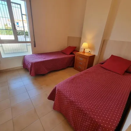 Hermoso De 2 Con Terraza Cerca De La Playa - Hisp-236-148